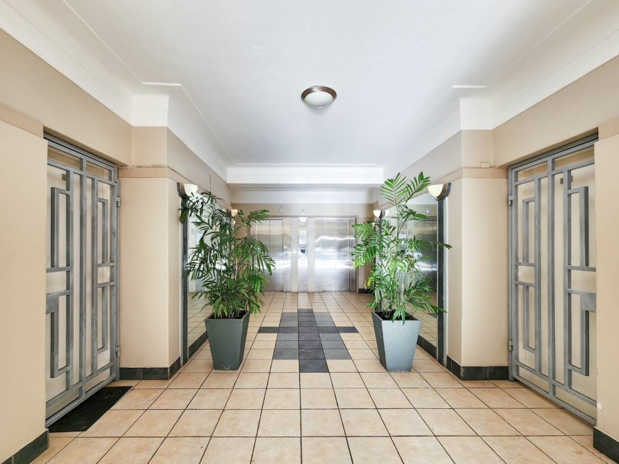 To Let 2 Bedroom Property for Rent in Sea Point Western Cape